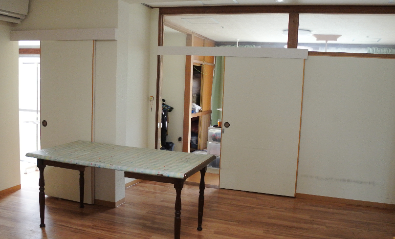 食堂テーブル